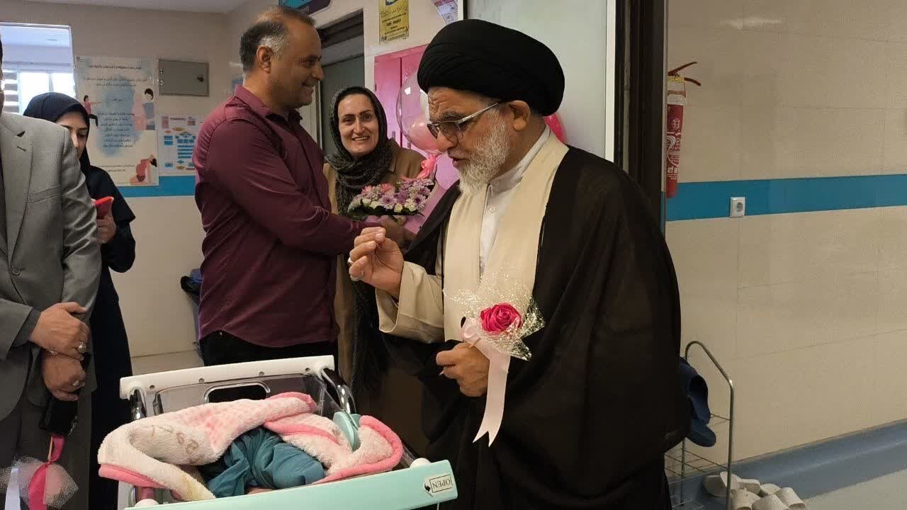 تجلیل امام جمعه نطنز از پرستاران و کادر درمان بیمارستان خاتم الانبیاء