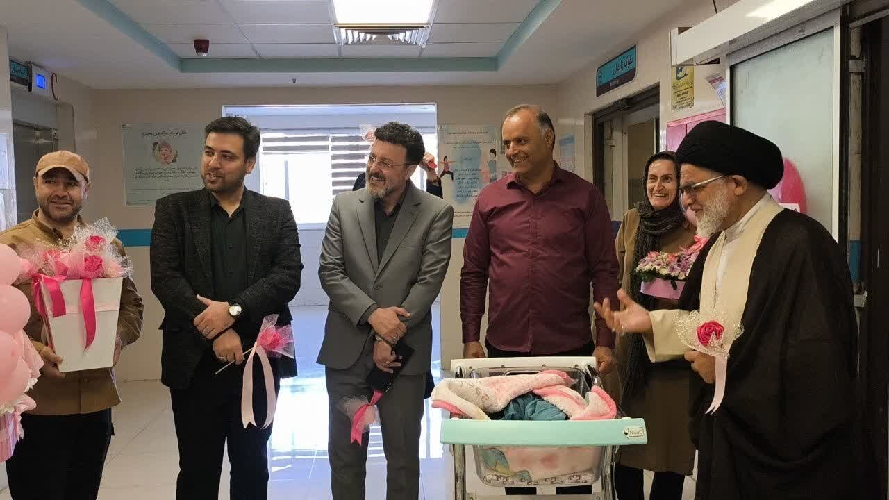 تجلیل امام جمعه نطنز از پرستاران و کادر درمان بیمارستان خاتم الانبیاء
