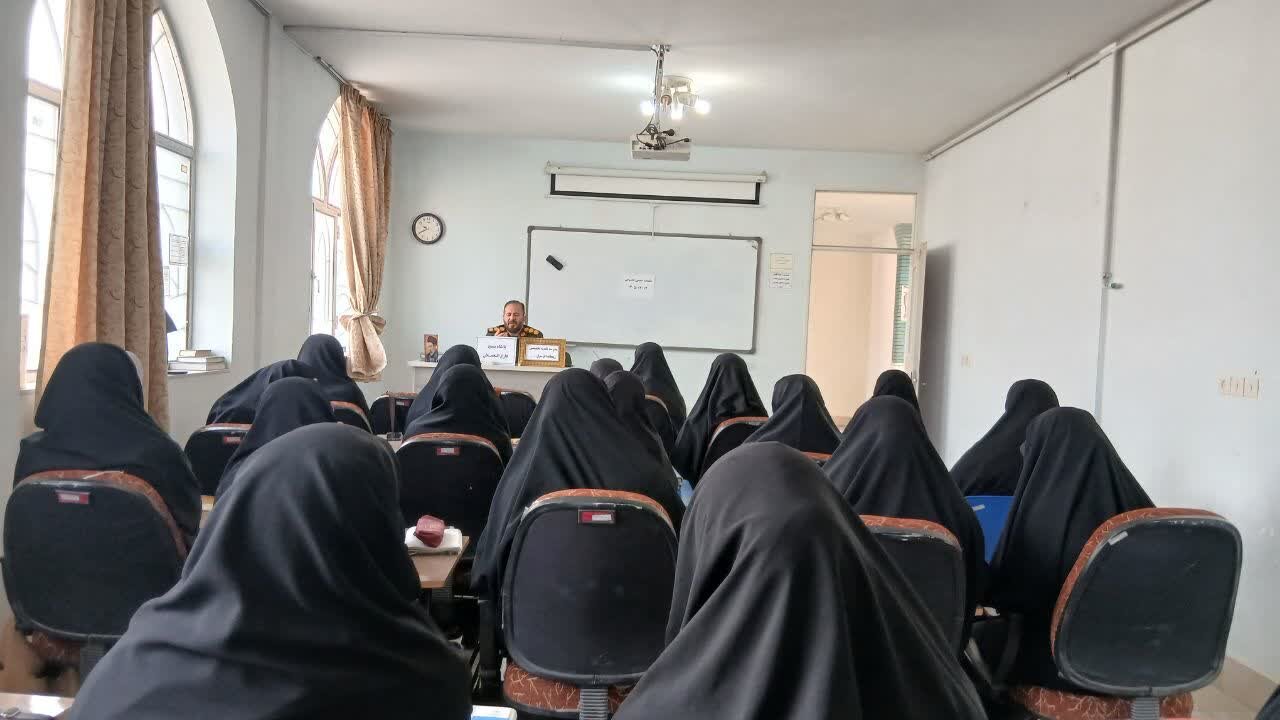 بصیرت، سپر جامعه در برابر فتنه‌ها است