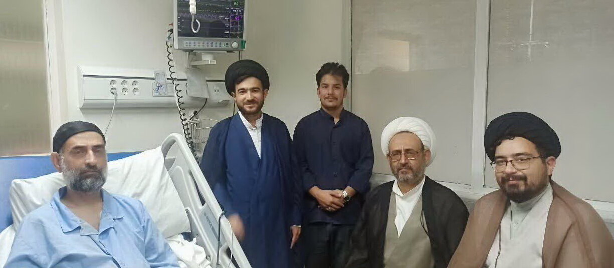 عیادت طلاب و اساتید مدرسه علمیه آیت‌الله مدنی کاشانی از مدیر پژوهش
