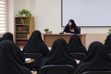 بررسی روش تفسیر قرآن به قرآن و مفهوم صراط مستقیم در نشست شرح تفسیر المیزان در نجف‌آباد