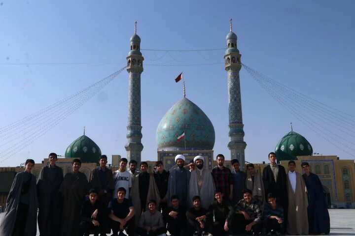 اردوی زیارتی طلاب مدرسه علمیه آیت‌ الله بهاری (ره) به شهر مقدس قم