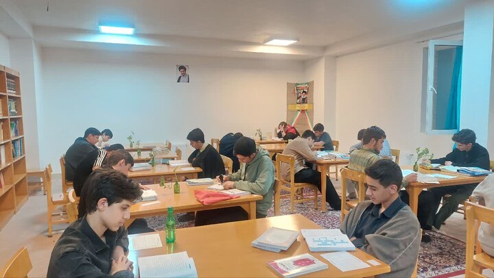 تصاویر / یک روز در مدرسه علمیه شیخ علیخان زنگنه تویسرکان