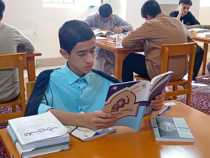 تصاویر / یک روز در مدرسه علمیه شیخ علیخان زنگنه تویسرکان