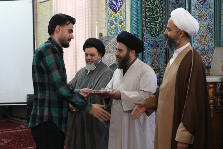 تصاویر/  تجلیل از پژوهشگران ممتاز مدرسه علمیه آیت الله آخوند(ره)