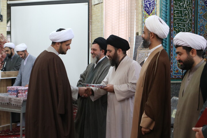 تصاویر/  تجلیل از پژوهشگران ممتاز مدرسه علمیه آیت الله آخوند(ره)