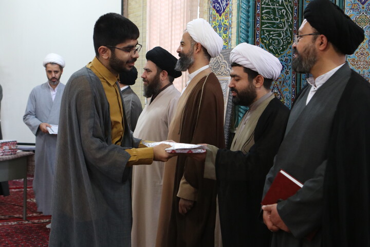 تصاویر/  تجلیل از پژوهشگران ممتاز مدرسه علمیه آیت الله آخوند(ره)