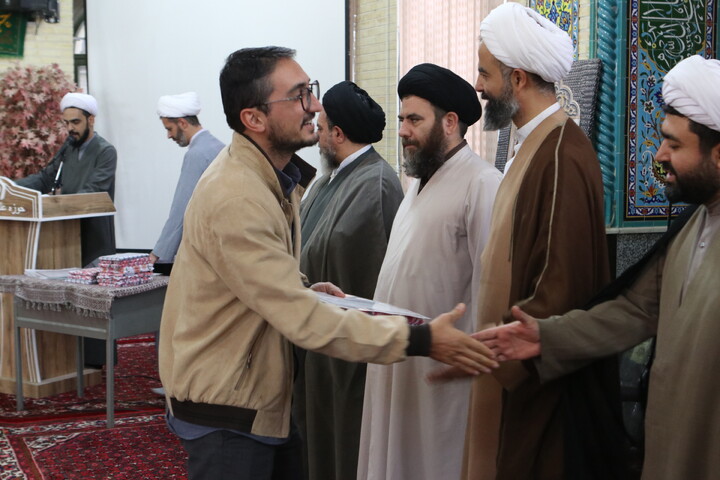 تصاویر/  تجلیل از پژوهشگران ممتاز مدرسه علمیه آیت الله آخوند(ره)