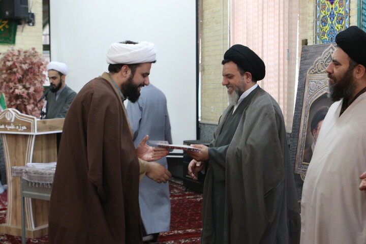 تصاویر/  تجلیل از پژوهشگران ممتاز مدرسه علمیه آیت الله آخوند(ره)