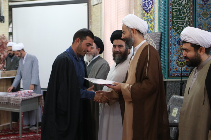 تصاویر/  تجلیل از پژوهشگران ممتاز مدرسه علمیه آیت الله آخوند(ره)
