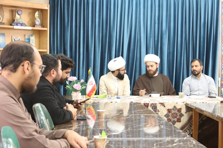 تصاویر/ جلسه هماهنگی مبلغان طرح بیّنات با معاون تبلیغ حوزه علمیه همدان