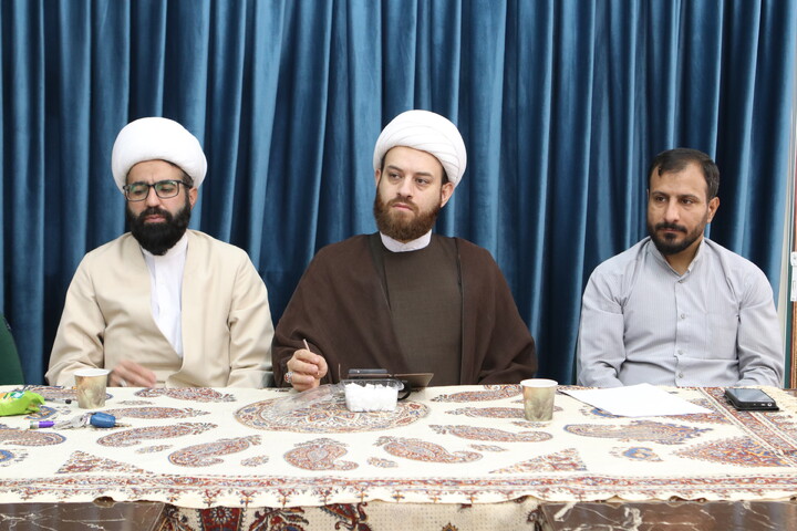 تصاویر/ جلسه هماهنگی مبلغان طرح بیّنات با معاون تبلیغ حوزه علمیه همدان
