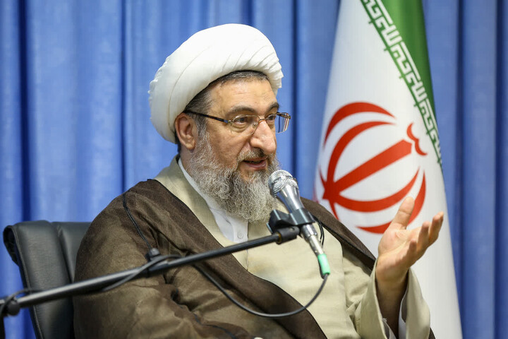 تصاویر / دیدار جمعی از فعالان، نخبگان و دغدغه‌مندان فرهنگی با نماینده ولی فقیه در استان آذربایجان شرقی