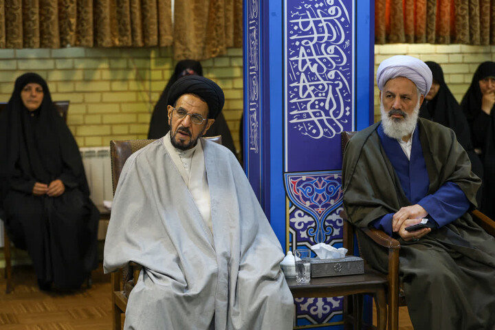تصاویر / دیدار جمعی از فعالان، نخبگان و دغدغه‌مندان فرهنگی با نماینده ولی فقیه در استان آذربایجان شرقی