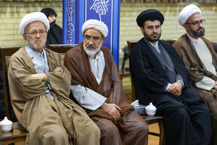 تصاویر / دیدار جمعی از فعالان، نخبگان و دغدغه‌مندان فرهنگی با نماینده ولی فقیه در استان آذربایجان شرقی