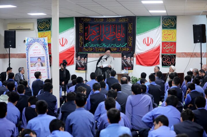 تصاویر / دیدار صمیمانه نماینده ولی فقیه در گلستان با دانش‌آموزان دبیرستان امام علی(ع) گرگان