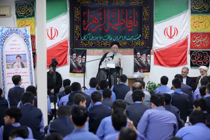 تصاویر / دیدار صمیمانه نماینده ولی فقیه در گلستان با دانش‌آموزان دبیرستان امام علی(ع) گرگان