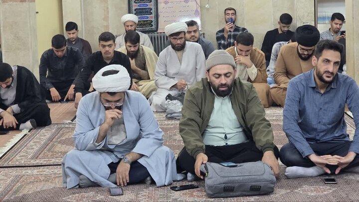تصاویر/ قرائت زیارت آل یاسین و تجدید بیعت با امام زمان (عج) در مدرسه علمیه امام خمینی (ره) ارومیه
