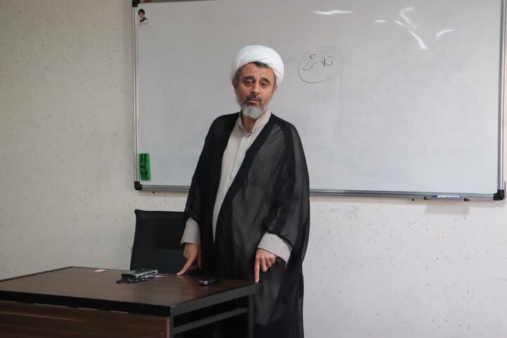تصاویر/ برگزاری کلاس های مشاوره ویژه طلاب در مدرسه علمیه شهید امام خامنه ای ارومیه