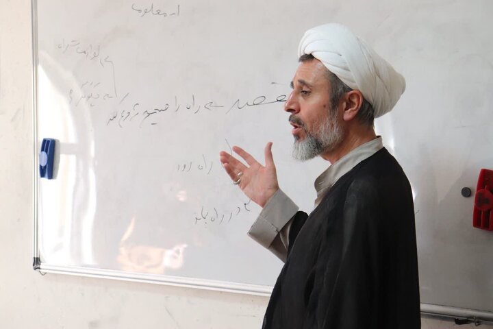 تصاویر/ برگزاری کلاس های مشاوره ویژه طلاب در مدرسه علمیه شهید امام خامنه ای ارومیه
