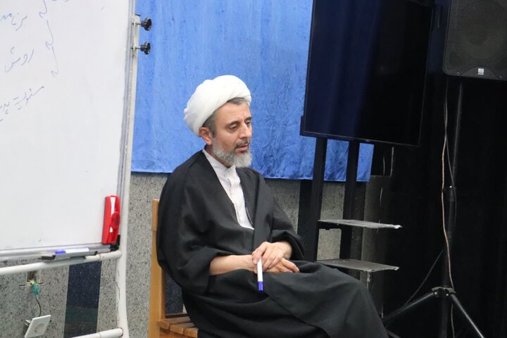 تصاویر/ برگزاری کلاس های مشاوره ویژه طلاب در مدرسه علمیه شهید امام خامنه ای ارومیه