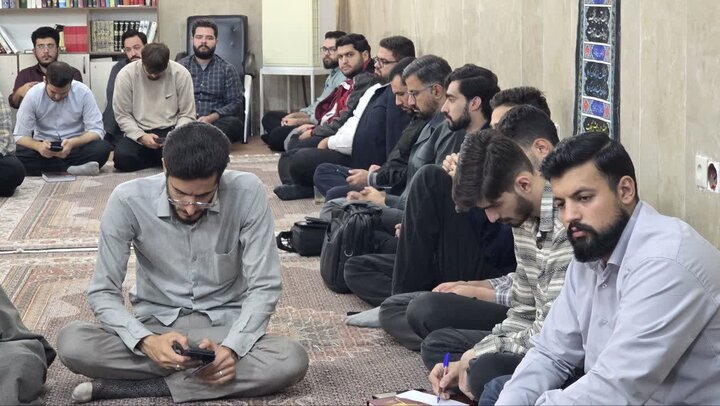 تصاویر/ نشست اخلاقی مدرسه علمیه امام خمینی (ره) ارومیه