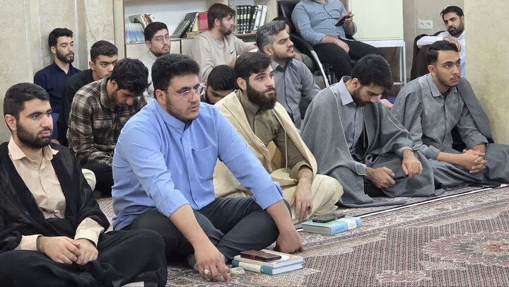 تصاویر/ نشست اخلاقی مدرسه علمیه امام خمینی (ره) ارومیه