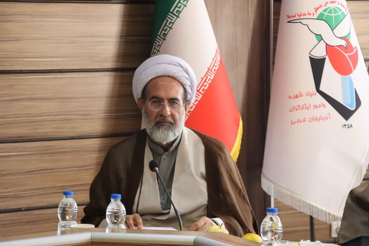 تصاویر/ گردهمایی ائمه جماعات و جلسه ستاد اقامه نماز بنیاد شهید و امور ایثارگران آذربایجان غربی