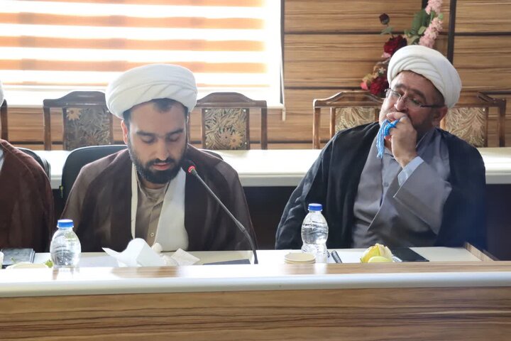 تصاویر/ گردهمایی ائمه جماعات و جلسه ستاد اقامه نماز بنیاد شهید و امور ایثارگران آذربایجان غربی