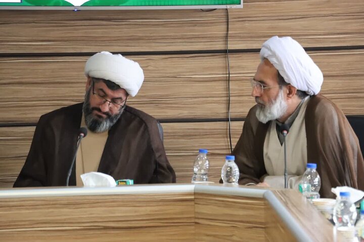 تصاویر/ گردهمایی ائمه جماعات و جلسه ستاد اقامه نماز بنیاد شهید و امور ایثارگران آذربایجان غربی