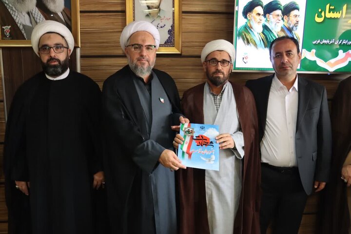 تصاویر/ گردهمایی ائمه جماعات و جلسه ستاد اقامه نماز بنیاد شهید و امور ایثارگران آذربایجان غربی