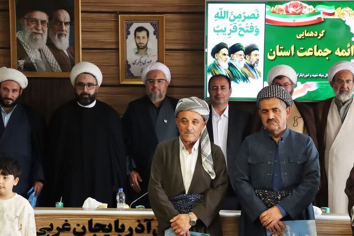 تصاویر/ گردهمایی ائمه جماعات و جلسه ستاد اقامه نماز بنیاد شهید و امور ایثارگران آذربایجان غربی