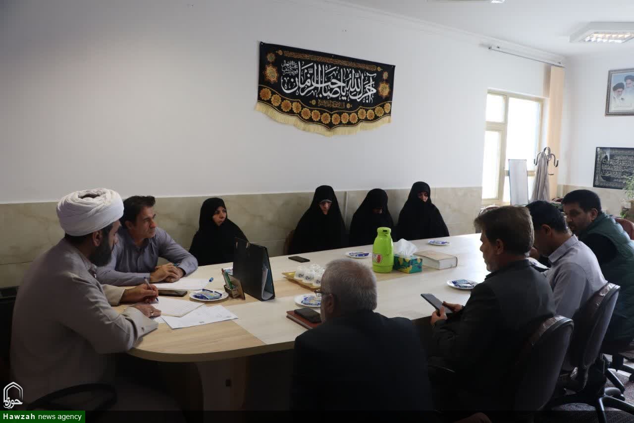 نشست فعالان قرآنی فامنین