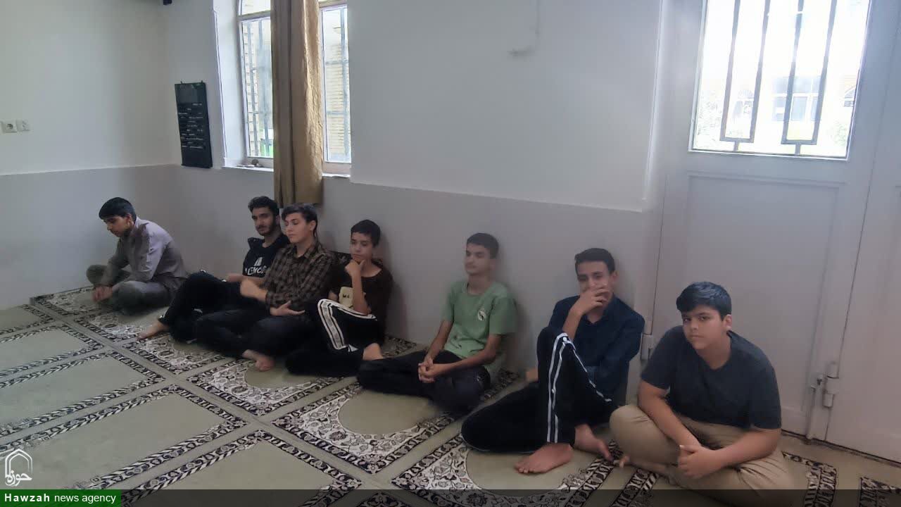 نشست مدیر مدرسه علمیه ولیعصر (عج) سامن با طلاب