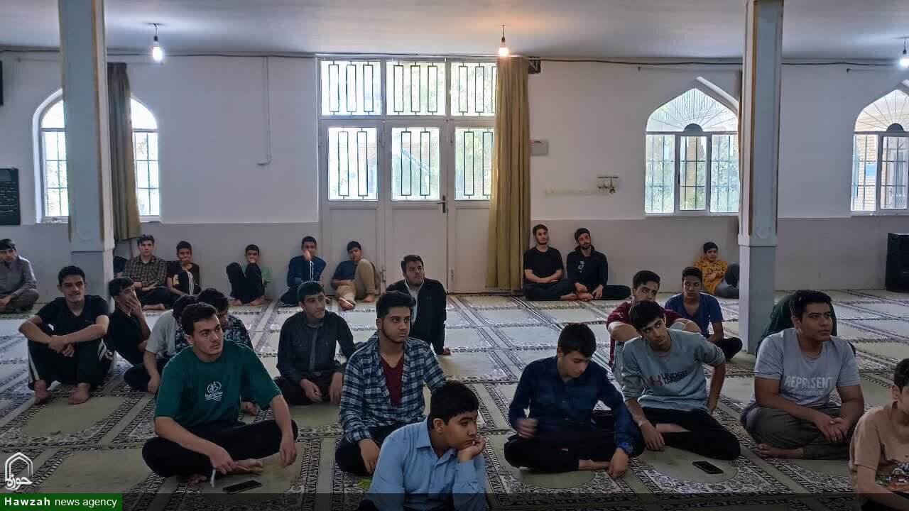 برپایی نشست مدیر مدرسه علمیه ولیعصر (عج) سامن با طلاب+تصاویر