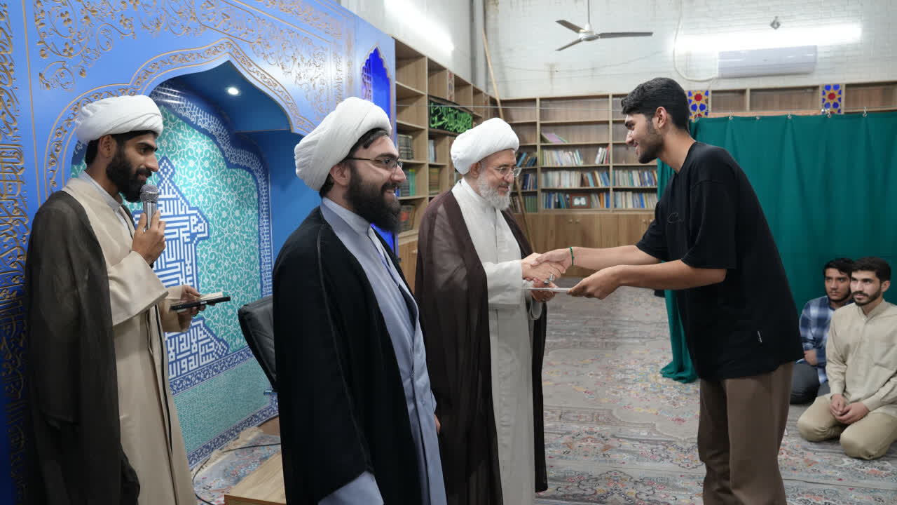 دیدار طلاب گروه تبلیغی نصر با آیتالله اراکی؛ ارائه گزارش فعالیتهای تبلیغی در ایام جنگ رمضان