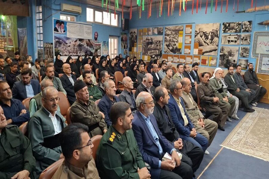 آیین رونمایی کتاب «ایستاده در حصار»؛ بازخوانی مقاومت رزمندگان اسلام در پاوه+تصاویر