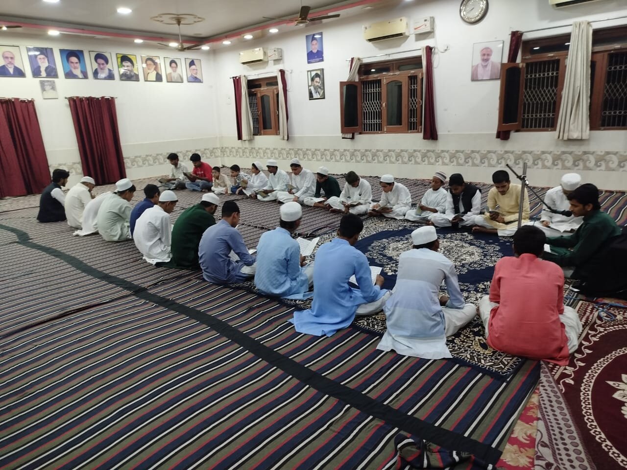 مدرسہ امام مہدی اعظم گڑھ میں آیت الله زنجانی کی یاد میں مجلسِ ترحیم:آیت الله شبیری زنجانی نے اپنی زندگی تعلیماتِ اہلبیت (ع) کی طرف رہنمائی کرنے میں صرف کردی،مولانا سید پیام حیدر رضوی&nbsp;