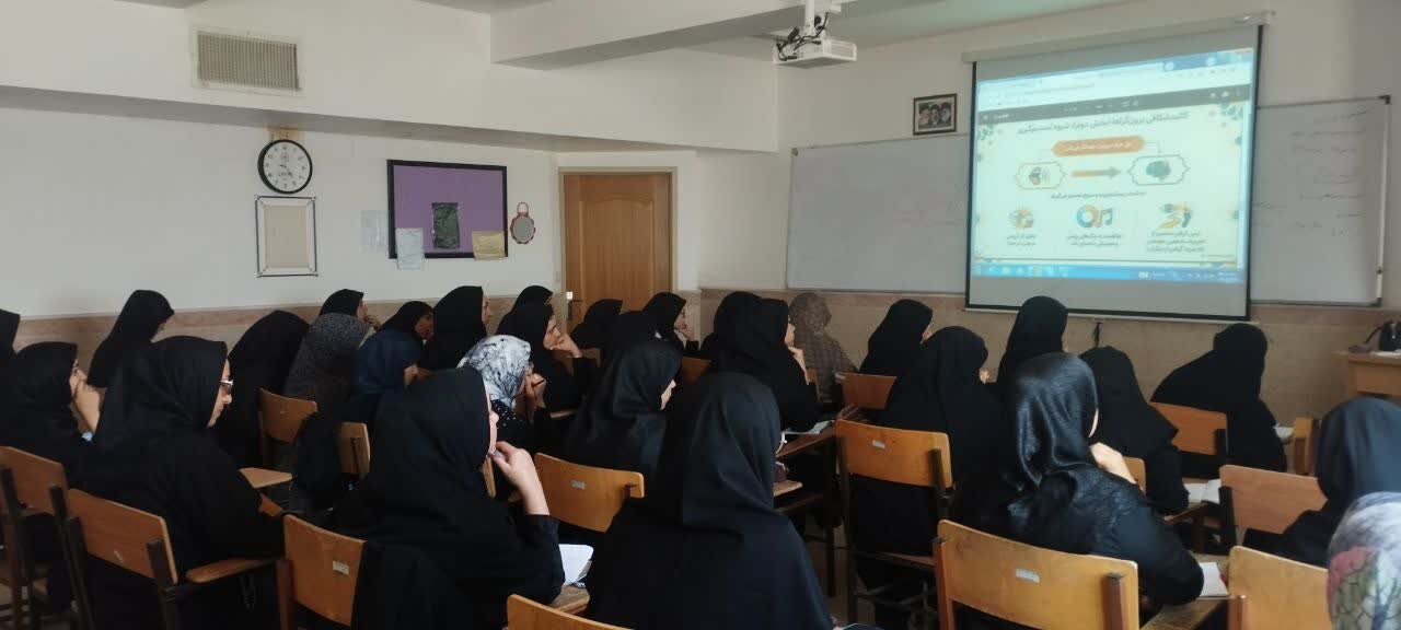 تأکید بر نقش طلاب در روشنگری نسل جوان و مقابله با جنگ شناختی دشمن