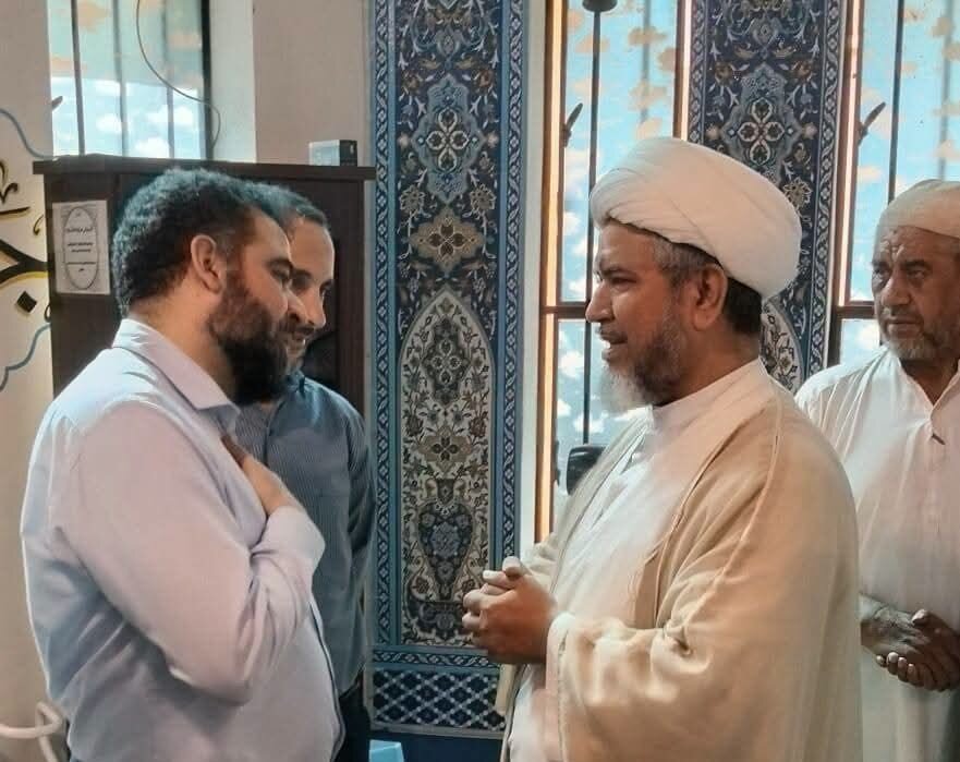 کراچی؛ایرانی قونصل خانے کے وفد کی جامع مسجدوامام بارگاہ نورِ ایمان میں نمازِ جمعہ کے اجتماع میں شرکت:پاکستان کا مصالحانہ اور سفارتی کردار کو سراہا