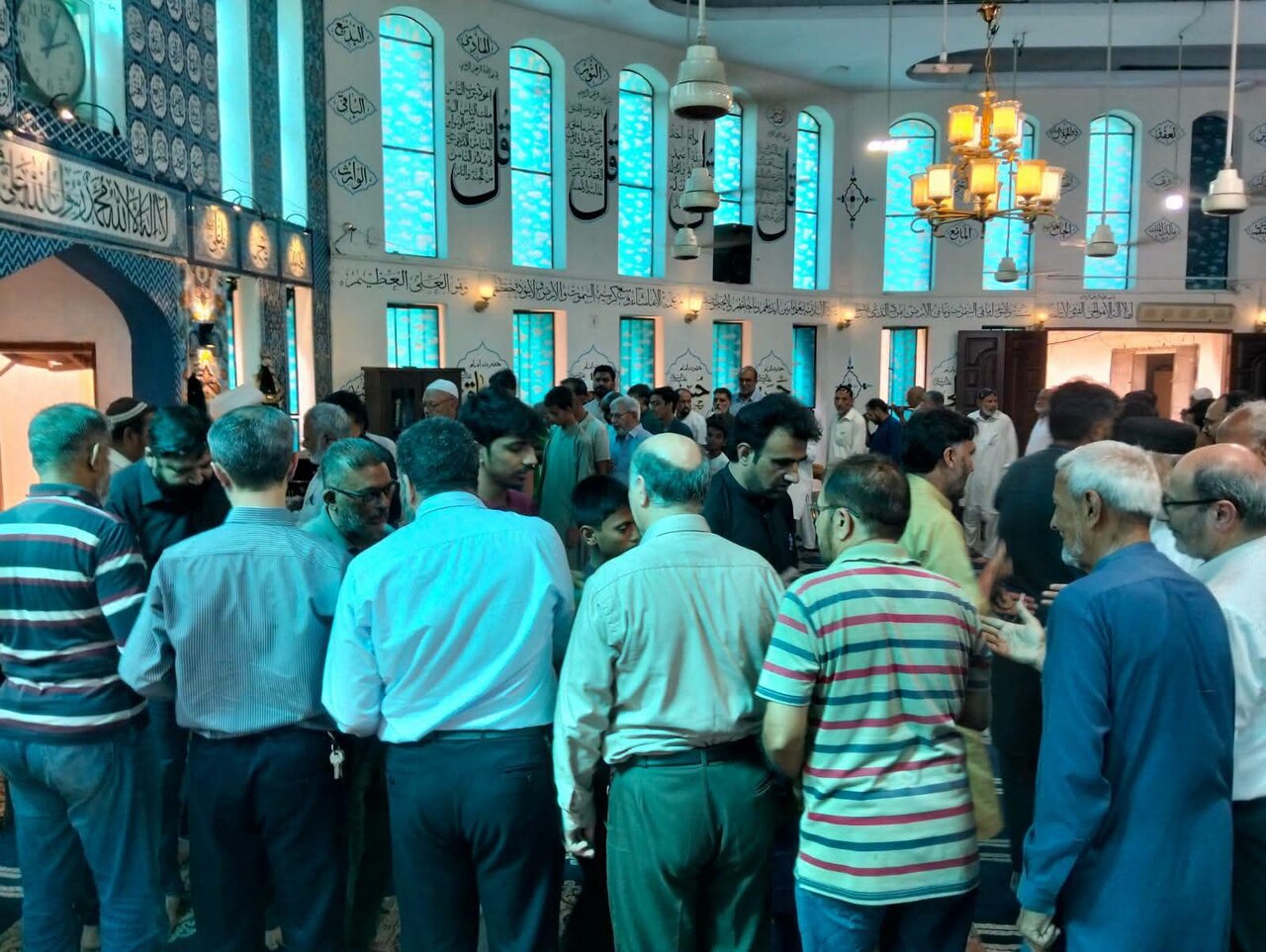 کراچی؛ایرانی قونصل خانے کے وفد کی جامع مسجدوامام بارگاہ نورِ ایمان میں نمازِ جمعہ کے اجتماع میں شرکت:پاکستان کا مصالحانہ اور سفارتی کردار کو سراہا
