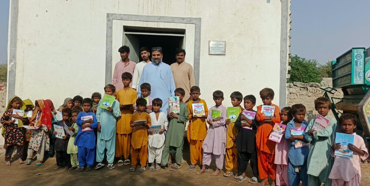 ننھے ہاتھوں میں کتابیں، آنکھوں میں روشن مستقبل کے خواب؛ علامہ مقصود علی ڈومکی کی تعلیمی سرگرمی