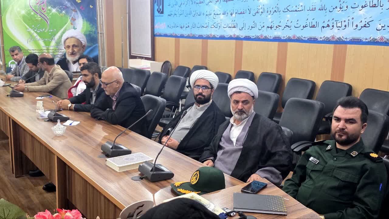 دشمن در میدان نبرد شکست خورده و به دنبال ایجاد فتنه داخلی است