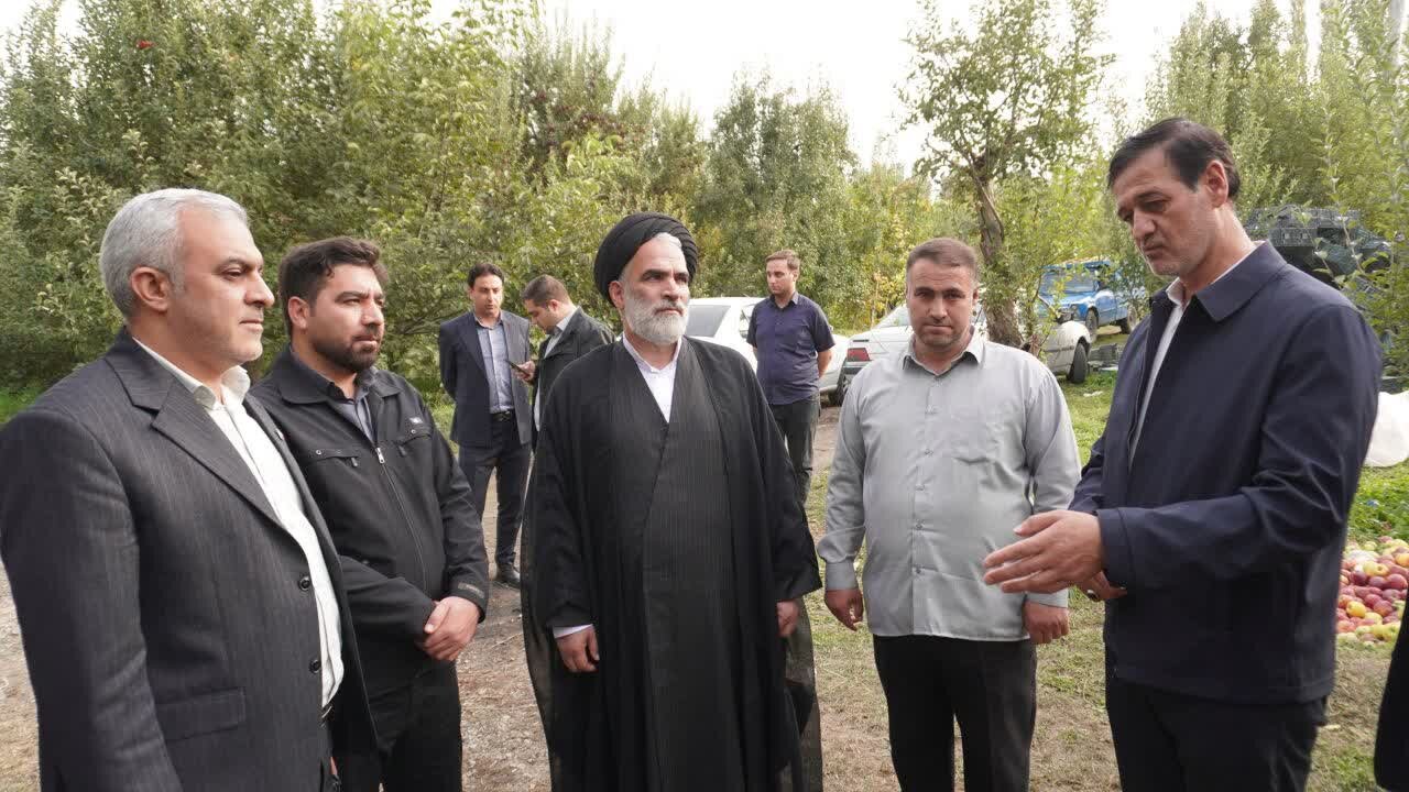 تجلیل امام جمعه سلماس از باغداران پرداخت‌کننده زکات در طرح «شجره طیبه» + تصاویر