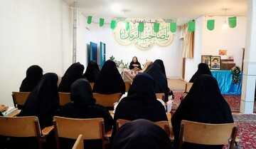 تبیین ابعاد شخصیتی و تربیتی حضرت زینب(س) در نشست اخلاقی طلاب خوانسار