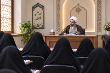حسن خلق و احترام متقابل از ارکان اخلاق طلبگی است