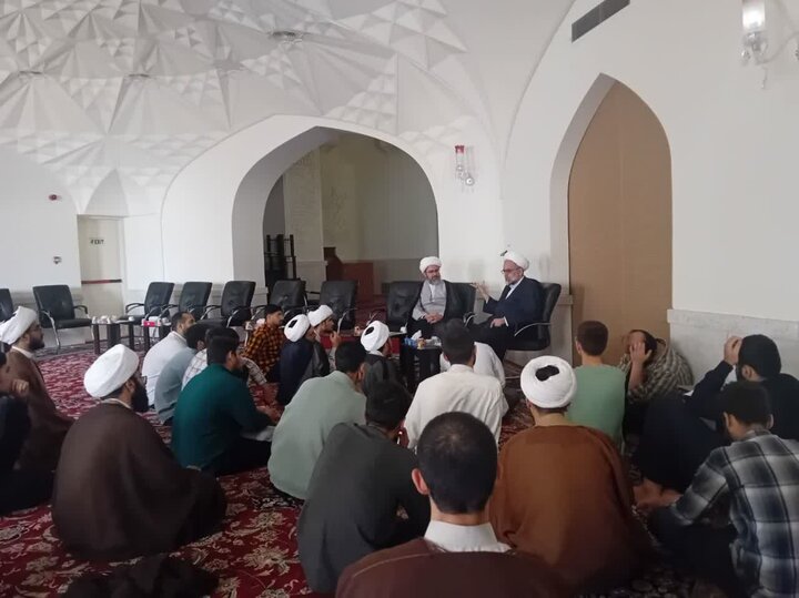 تصاویر/ برگزاری اردوی علمی استعدادهای برتر حوزه علمیه تهران