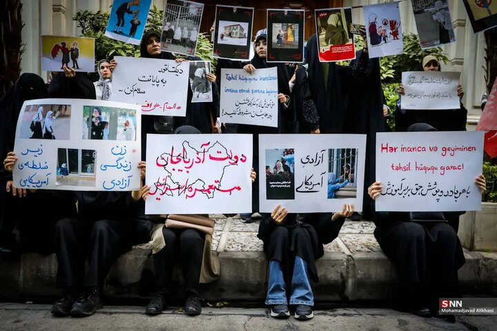 تصاویر/ تجمع حامیان حجاب مقابل سفارت جمهوری آذربایجان در تهران