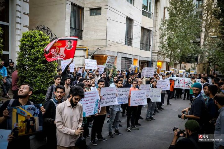 تصاویر/ تجمع حامیان حجاب مقابل سفارت جمهوری آذربایجان در تهران