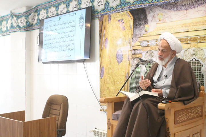 تصاویر/ پنجاهمین جلسه از سلسله‌ جلسات شرحی بر احادیث کتاب اصول کافی در مدرسه علمیه امام مهدی (عج) کرمان